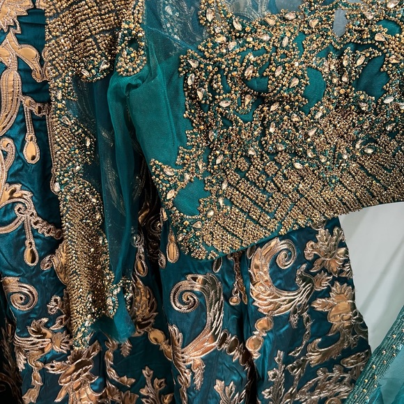 Falguni Shane Peacock Couture Foil Lehenga Wedding Couture - Picture 13 of 16